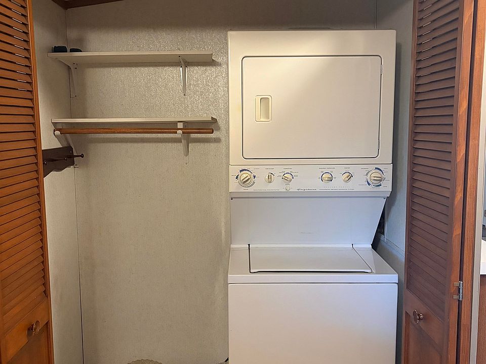 7th image of 9 Durwood Ln