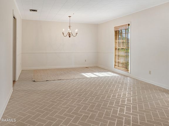 3rd image of 102 Ophelia Ln