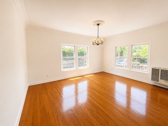 2nd image of 1935 N Vermont Ave #14