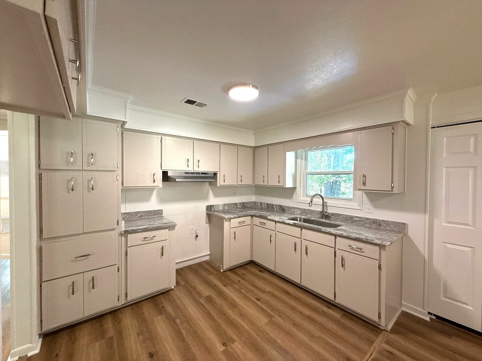 3221 Doyle Ave — Photo 4