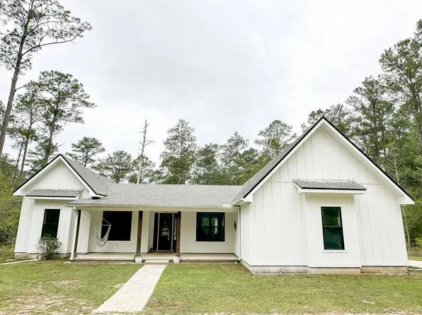 285 J W Hollington Rd, Freeport, FL 32439