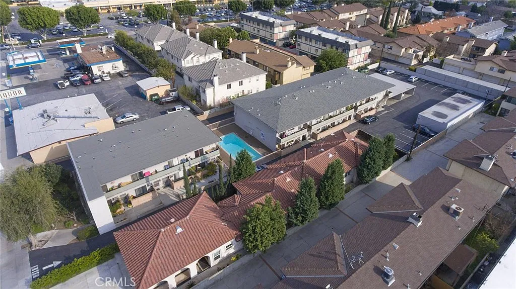 2 bed, 1.5 bath, 1468 sqft, $2,750 — Photo 3