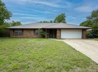 1914 Windsor Dr, Duncan, OK 73533