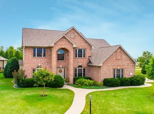 10 Topaz Ct, Morton, IL