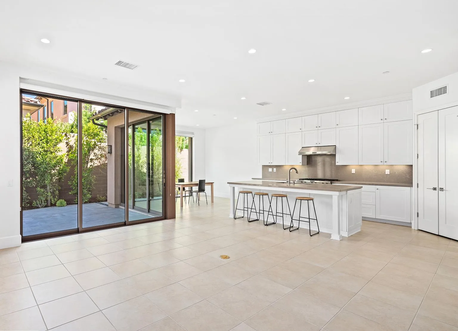 125 Avento — Photo 2