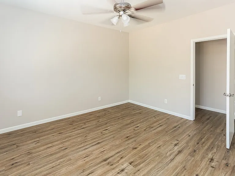 10314 W Pioneer St — Photo 14