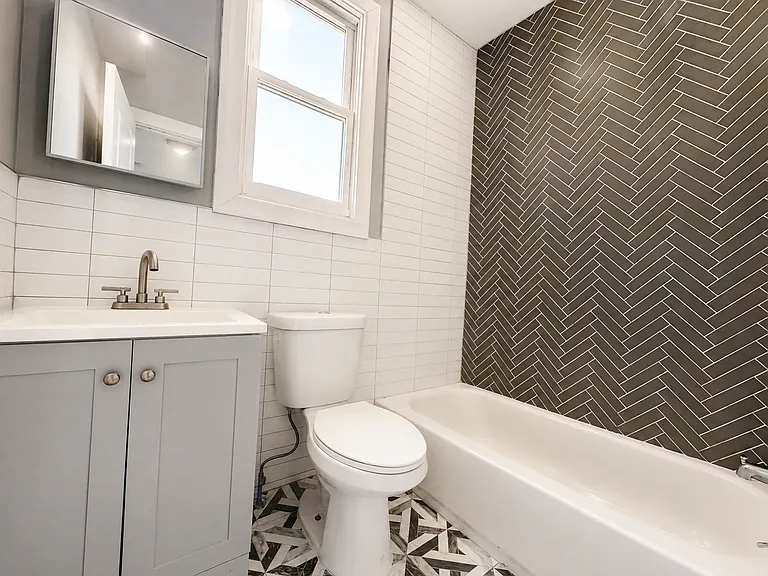 465 Ferry St #1 — Photo 4