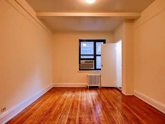 5th image of 11 Waverly Pl APT 4K