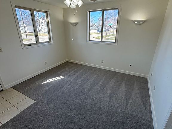 4th image of 304 E Gruenwald Ave