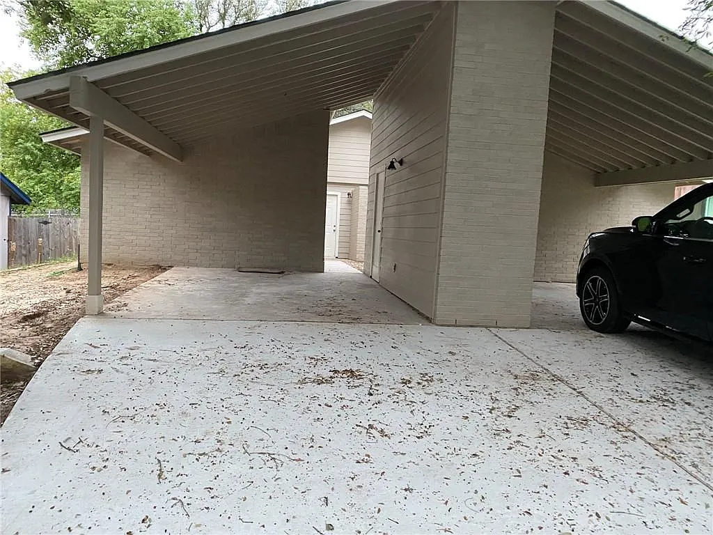2 bed, 1.0 bath, 1980 sqft, $1,495 — Photo 3