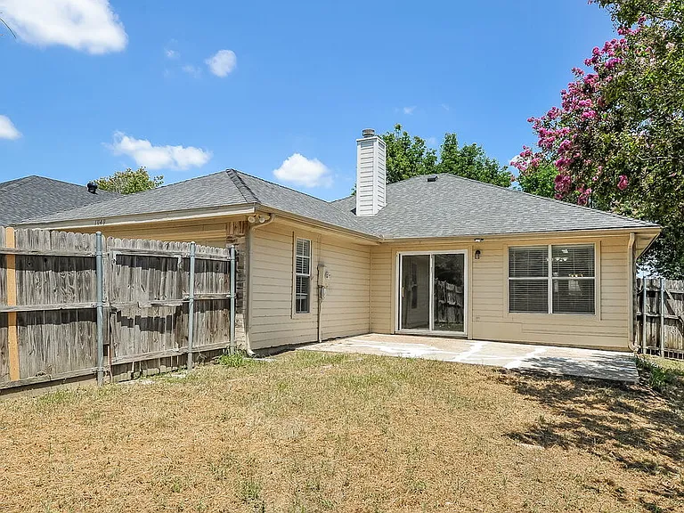 1040 Glencrest Dr — Photo 16