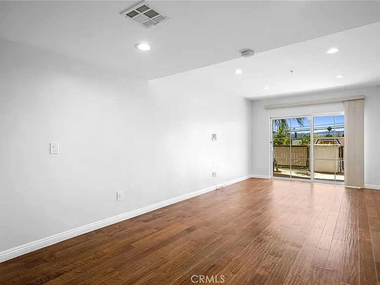 6800 Corbin Ave — Photo 5