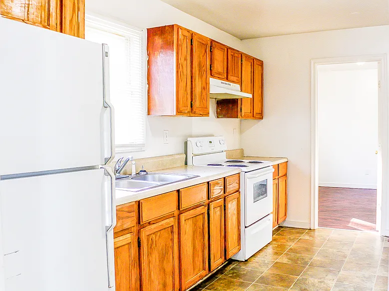 1 bed, 1010 sqft, $1,199 — Photo 4