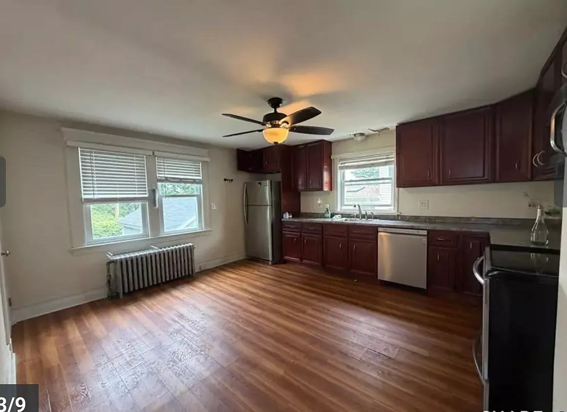 3 bed, 1100 sqft, $2,050 — Photo 2