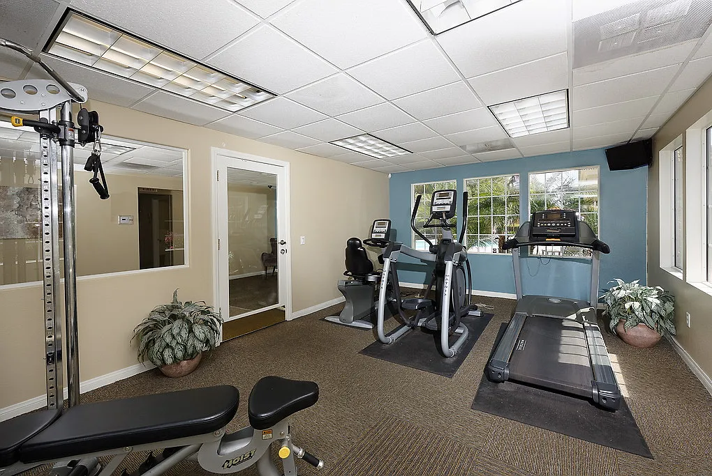 Monterey Villas — Photo 3