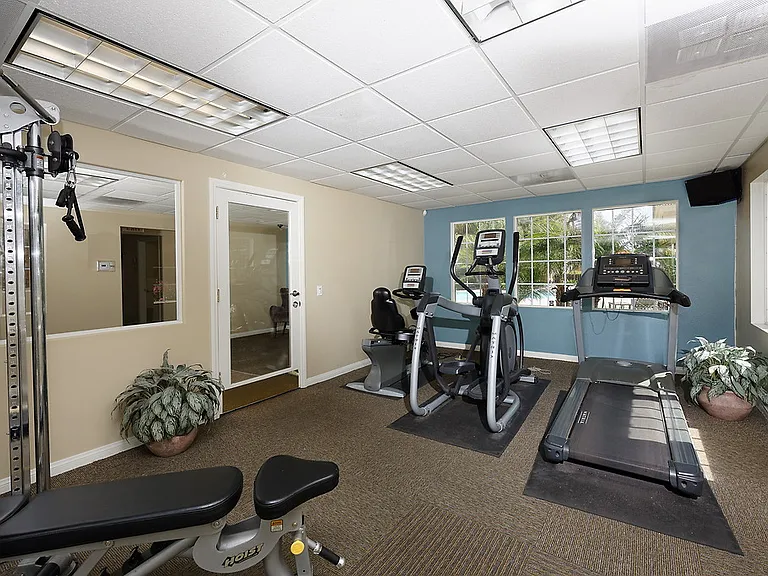 Monterey Villas — Photo 3