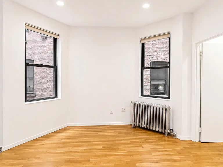 229 E 53rd St #3W — Photo 4