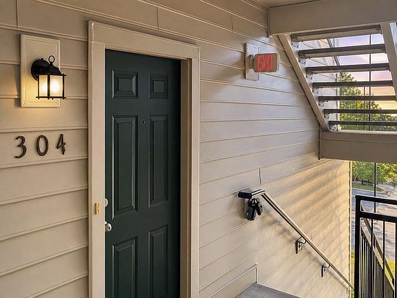 2nd image of 1060 Gardenview Loop APT 304