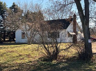 6102 Northbranch Rd, Benton Harbor, MI 49022