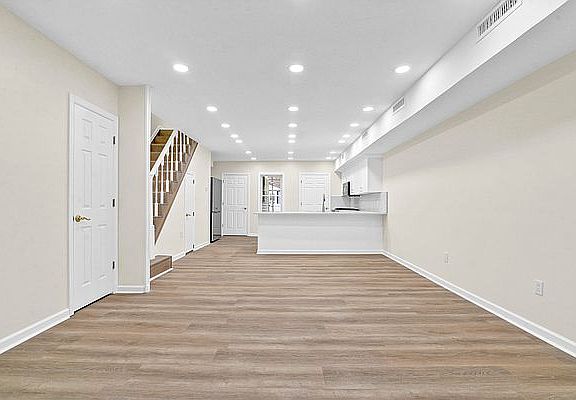 4th image of 20-39 31st St #1R
