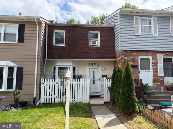 1391 Ironwood St, Woodbridge, VA 22191
