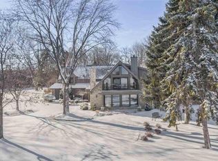 100 Limekiln Dr, Neenah, WI 54956