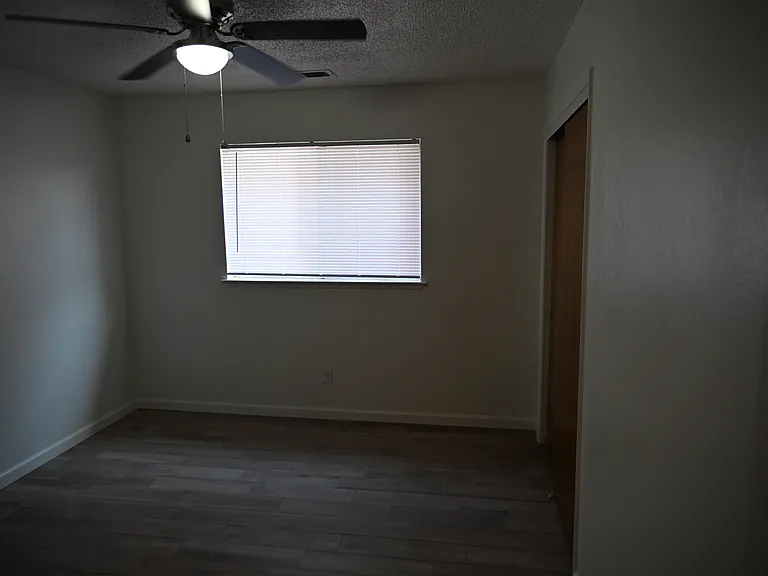 1031 N Lynora St — Photo 8