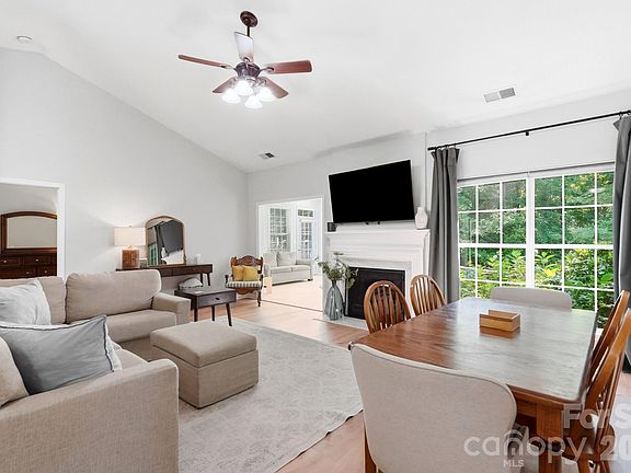4th image of 1636 Heather Glen Rd