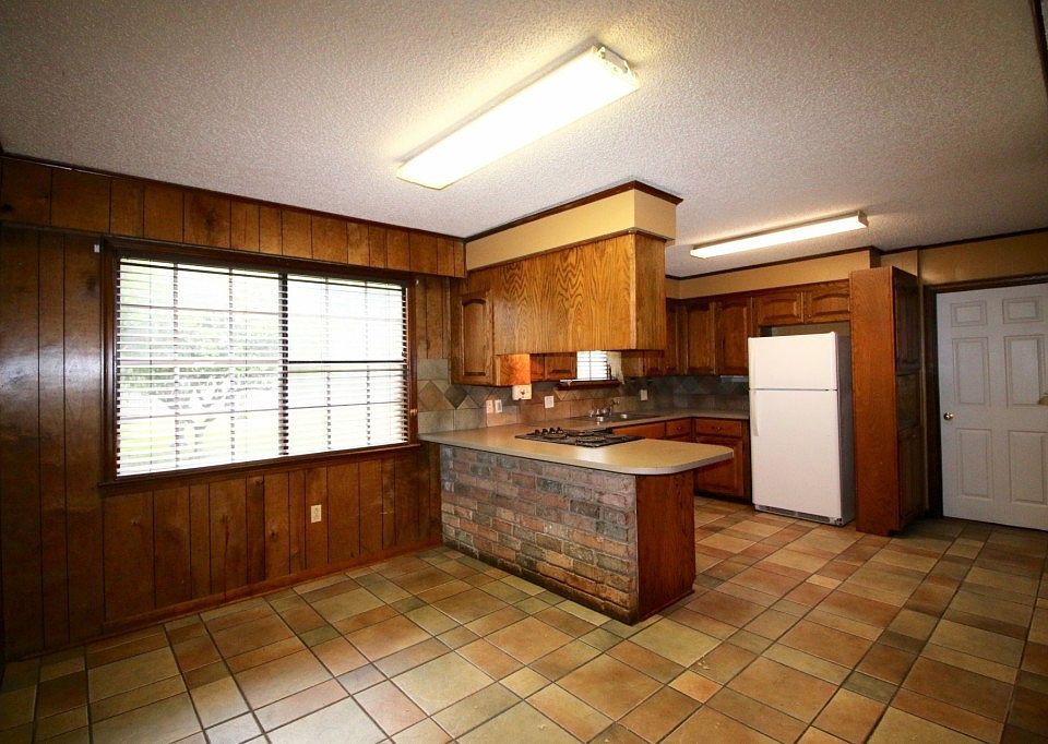 1st image of 1503 S Sandra Ave