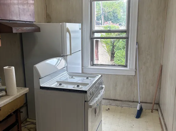 60-50 Flushing Avenue image 1 of 10