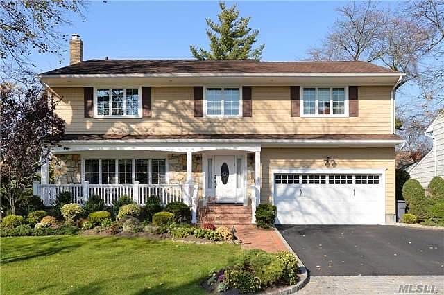 1st image of 8 Dell Dr