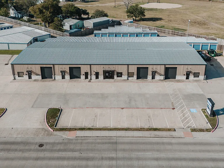 305 Sam Houston Dr #B — Photo 2