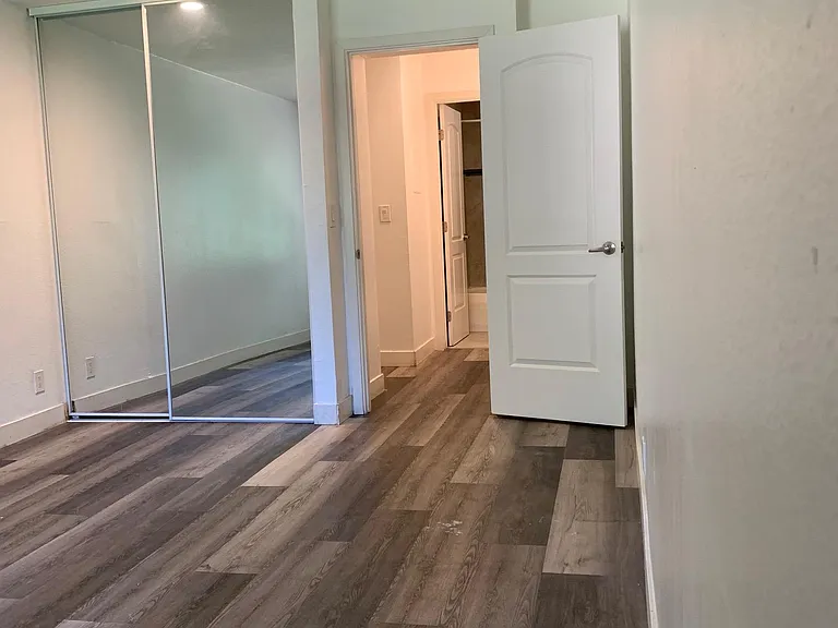 259 N Capitol Ave — Photo 20