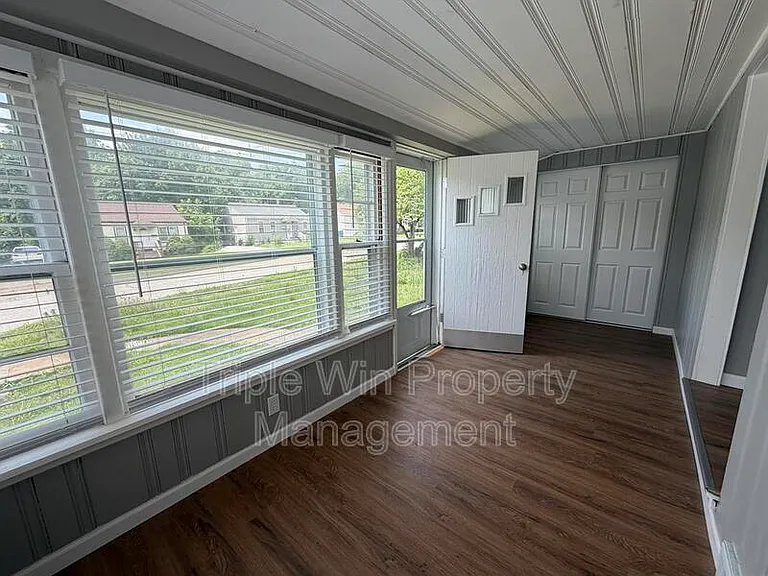 2308 Huntington Ave — Photo 9