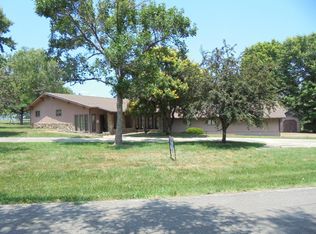 521 Hillside Dr, Chanute, KS 66720