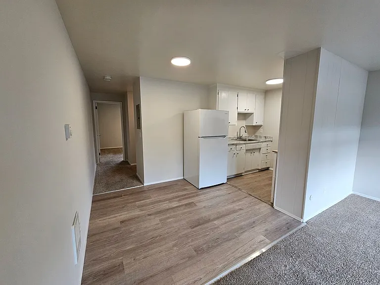 Julee Apartments — Photo 4