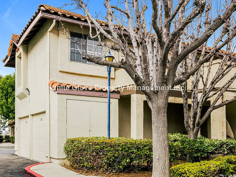 23321 La Crescenta #A — Photo 3