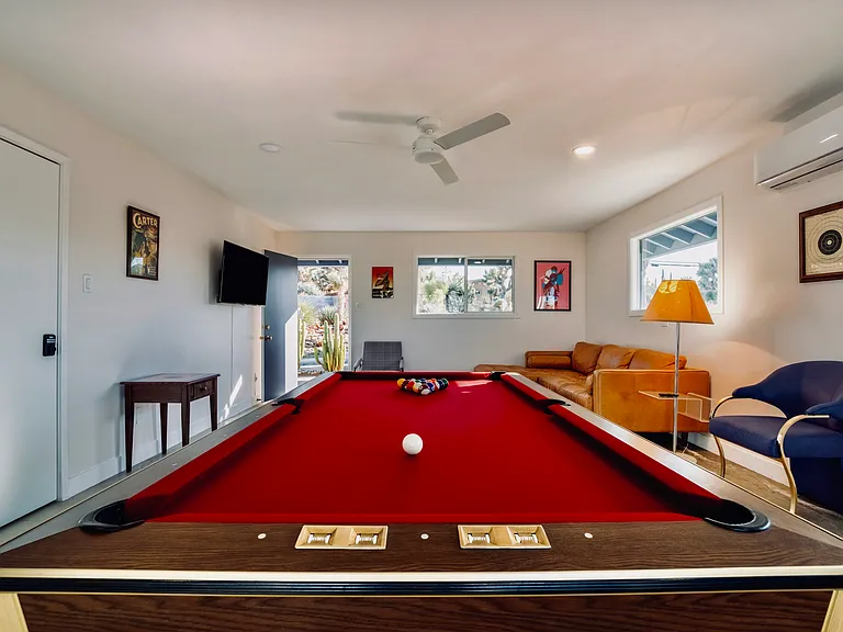 Pool table