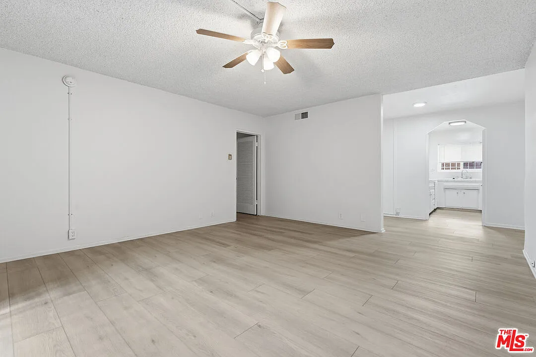 3 bed, 2.0 bath, 1400 sqft, $4,195 — Photo 1