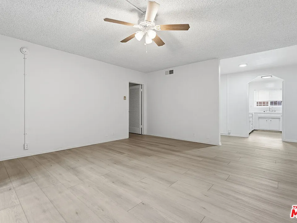 2332 S Beverly Glen Blvd #3