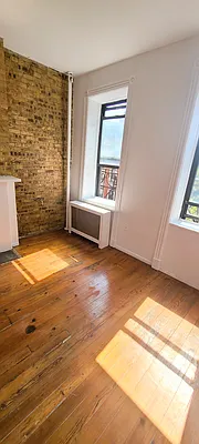 Rented by United Realty Equities | media 8