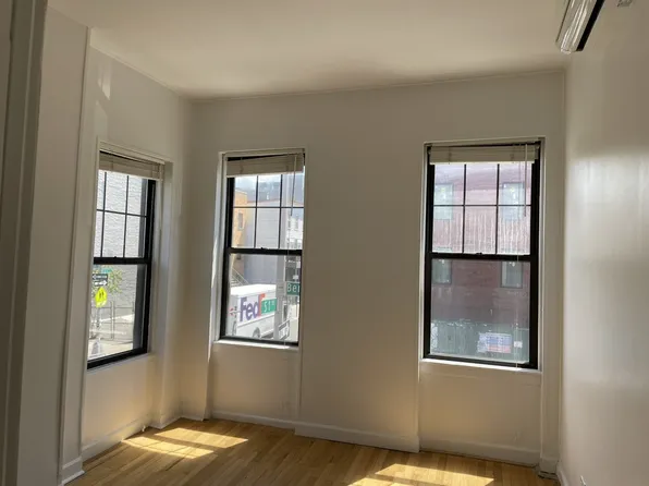 260 Berry Street image 1 of 7