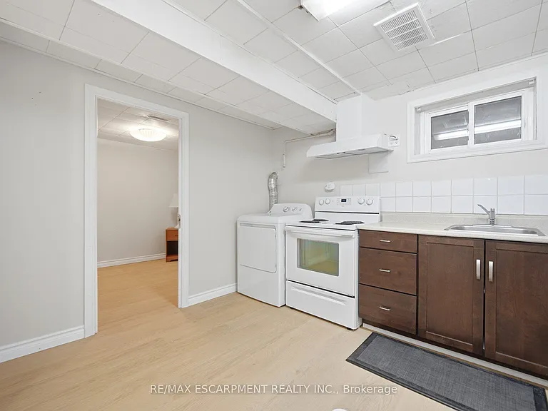 1926 Reiss Ct — Photo 24