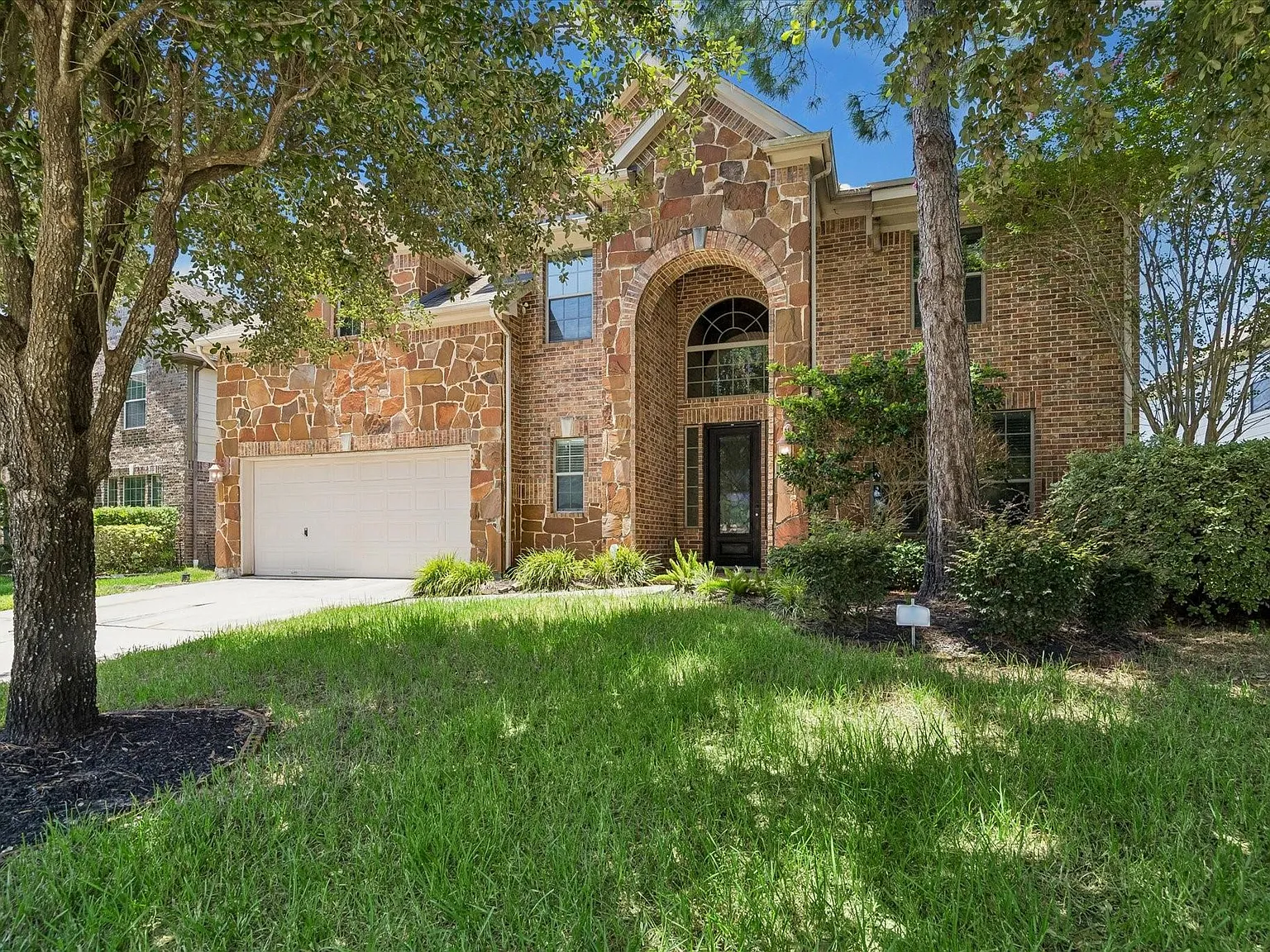 4 bed, 3.5 bath, 3521 sqft, $3,195 — Photo 1