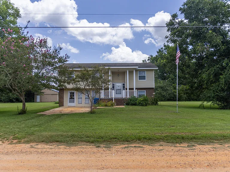 526 County Road 618 — Photo 4