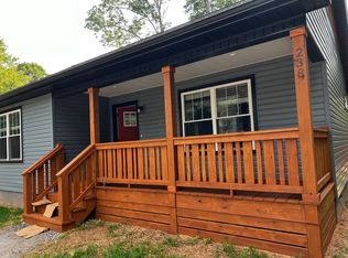 238 Markley Dr, Flat Rock, NC 28731