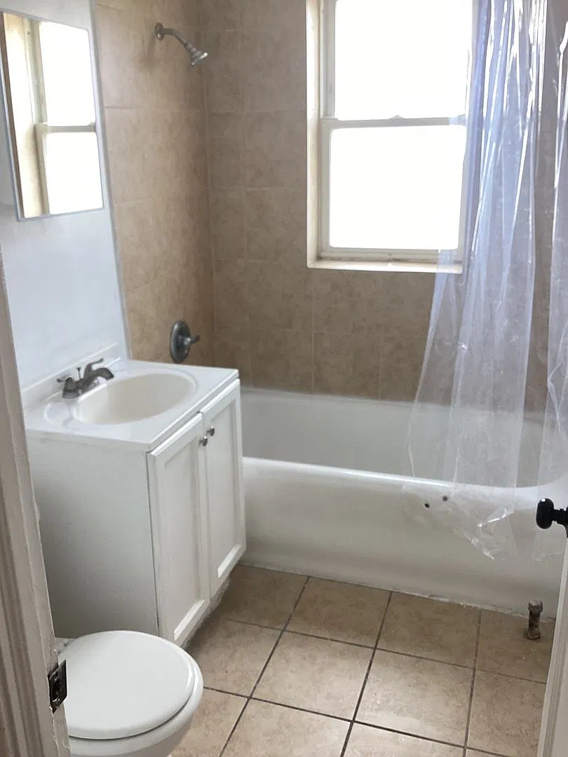 7549 S Kenwood St — Photo 1