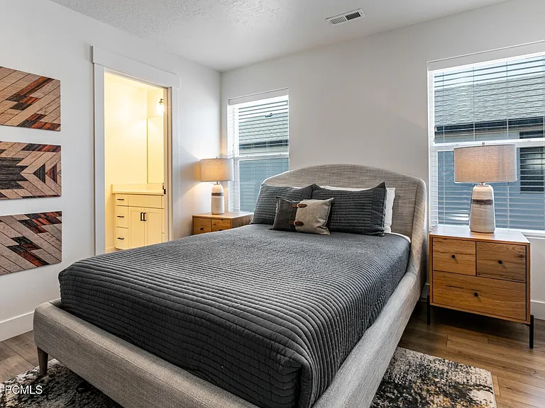 6885 Woods Rose Dr — Photo 27
