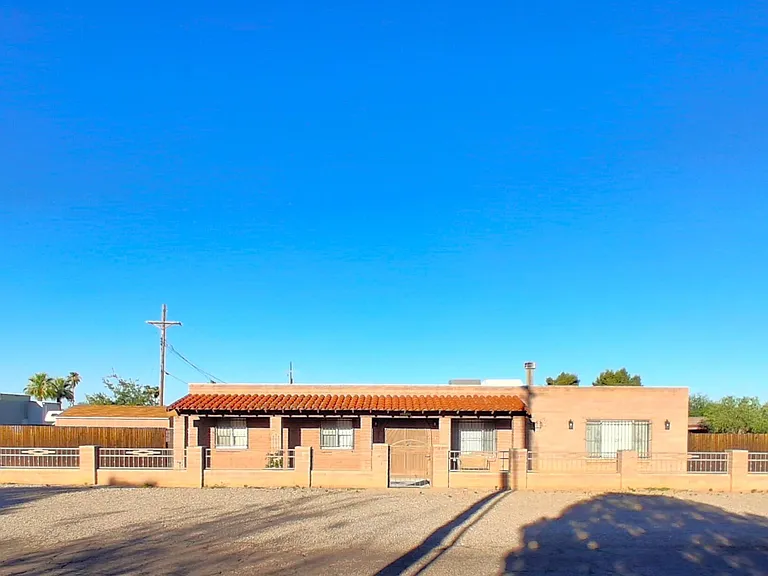 2650 W Aurora Dr — Photo 2