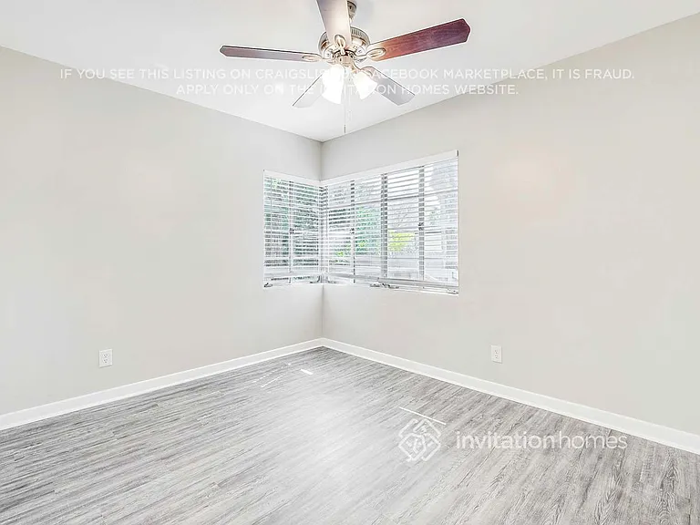 2459 Mercer Cir S — Photo 16
